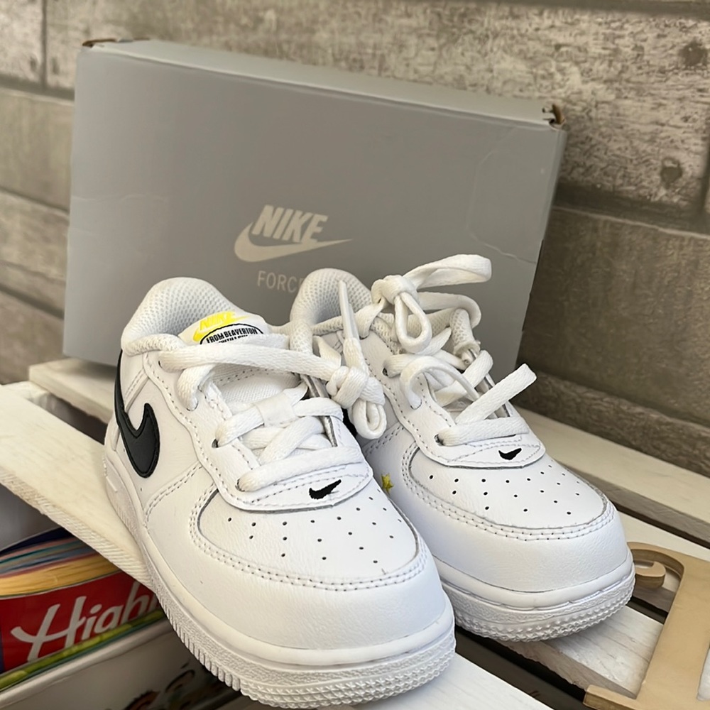 Nike Force 1 LV8’s